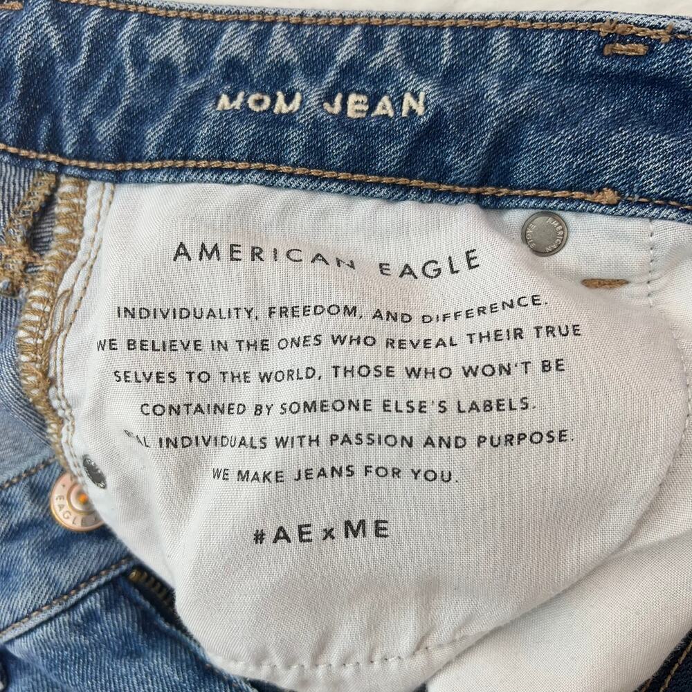 American Eagle Women's Mom Jean Size 4R‎ Comfort Stretch Waistband Distressed - Picture 5 of 9